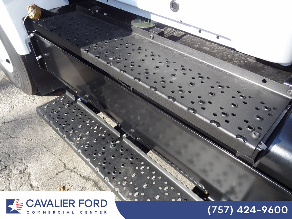 2027 Ford F-650-750 F-650 SD Gas Straight Frame