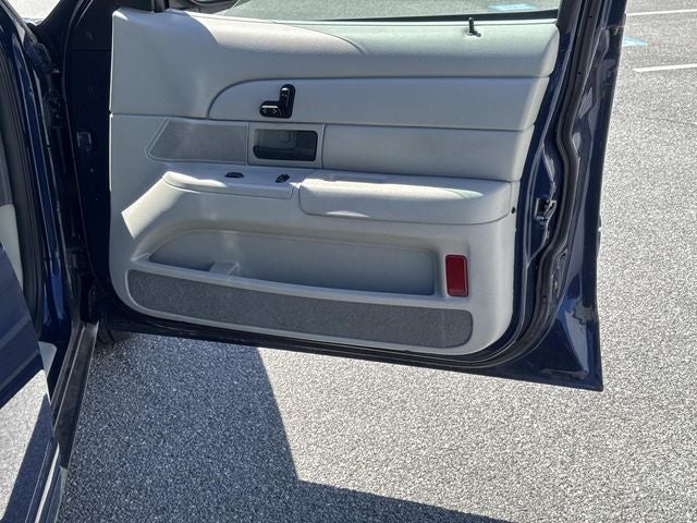 2004 Ford Crown Victoria LX