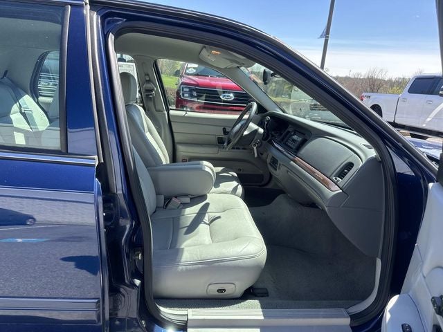 2004 Ford Crown Victoria LX