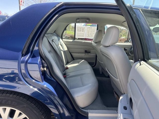 2004 Ford Crown Victoria LX