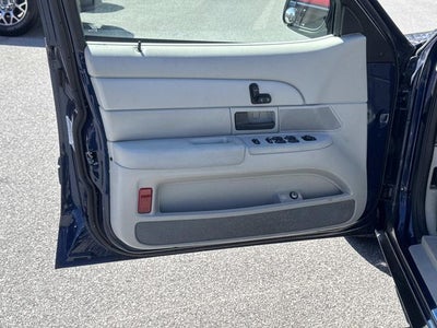 2004 Ford Crown Victoria LX