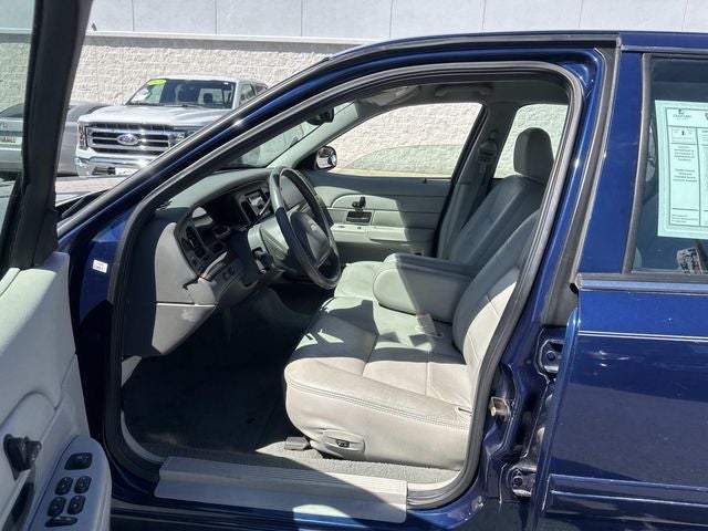 2004 Ford Crown Victoria LX