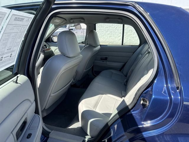 2004 Ford Crown Victoria LX