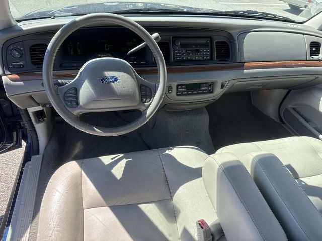 2004 Ford Crown Victoria LX