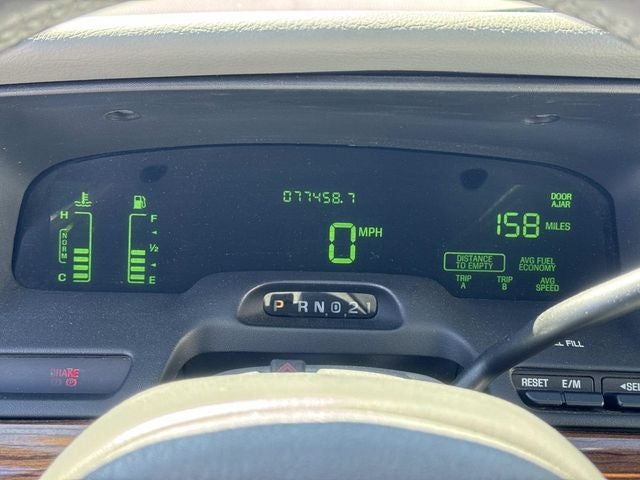 2004 Ford Crown Victoria LX