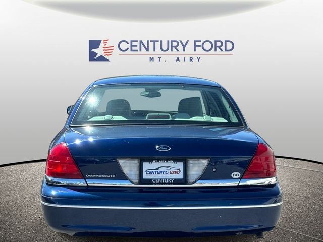 2004 Ford Crown Victoria LX