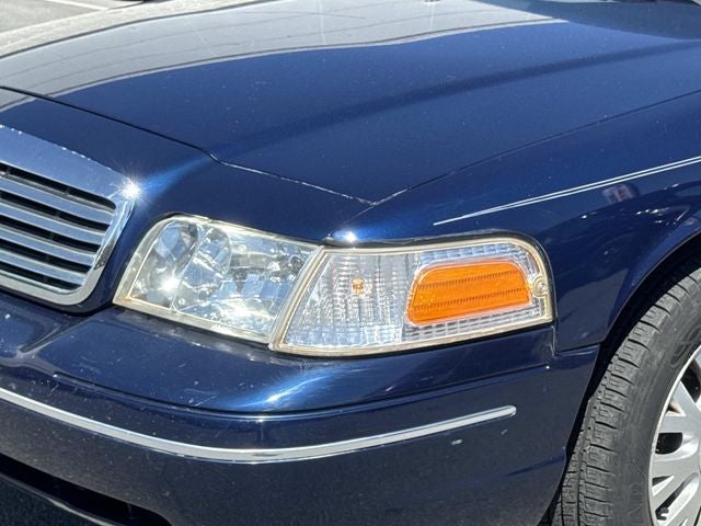 2004 Ford Crown Victoria LX