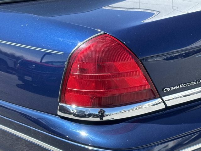2004 Ford Crown Victoria LX